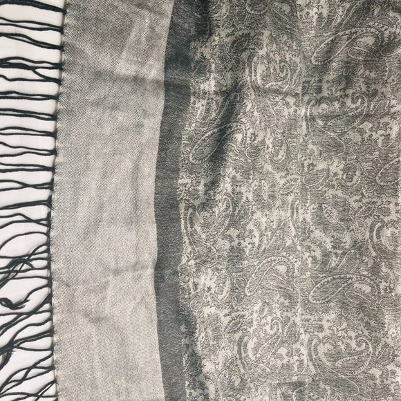 🌫️ Silver & Gray Pashmina Scarf – Handmade Elegance - Picture 3 of 8